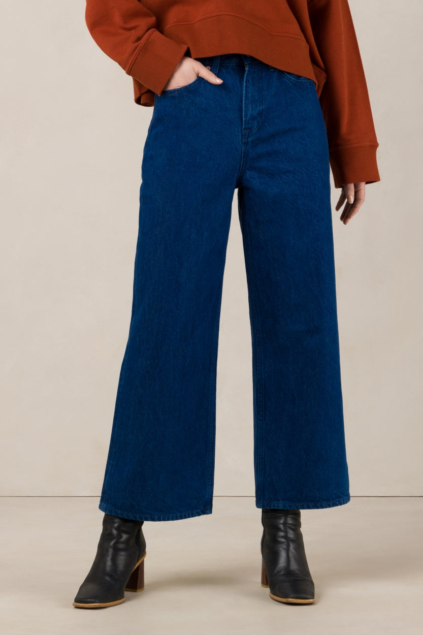 ELISABETH CROPPED | STANLEY SPACE BLUE RINSE