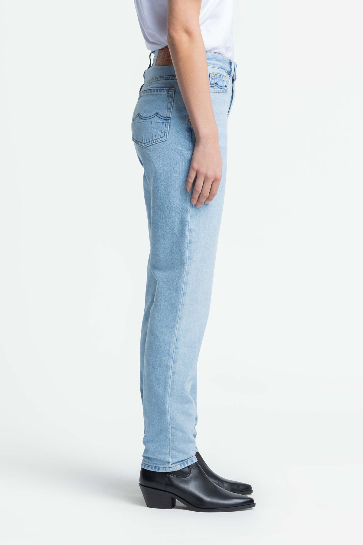 CAROLINE CROPPED | BLUE REEF SUPER LIGHT USED