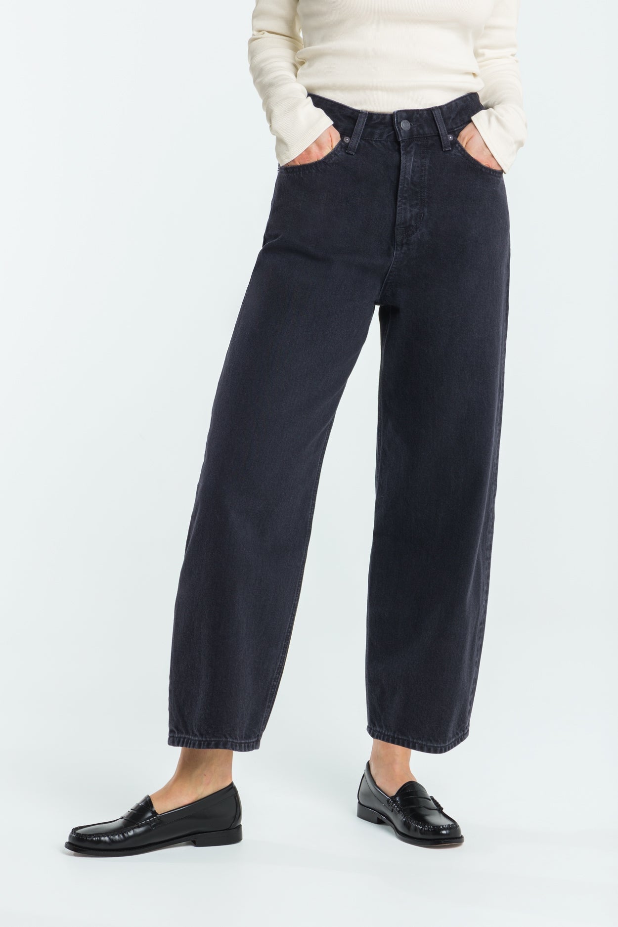 LEILA | HOLO BLACK USED - Kings Of Indigo