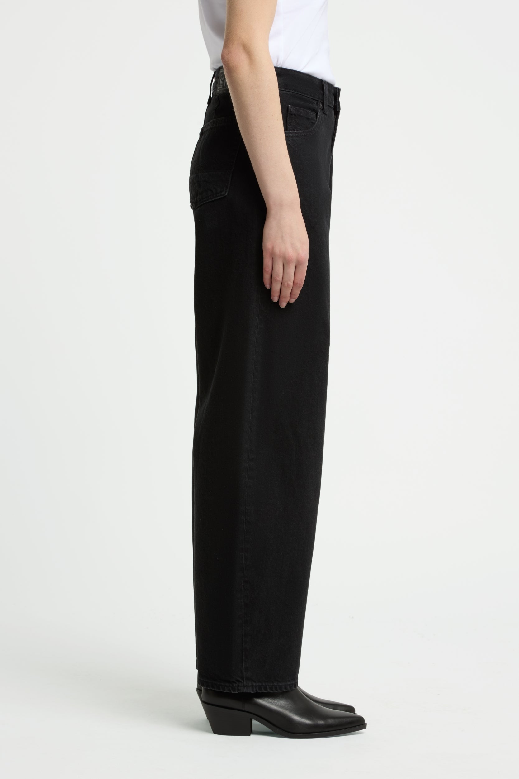 LEILA | HOLO BLACK USED - Kings Of Indigo