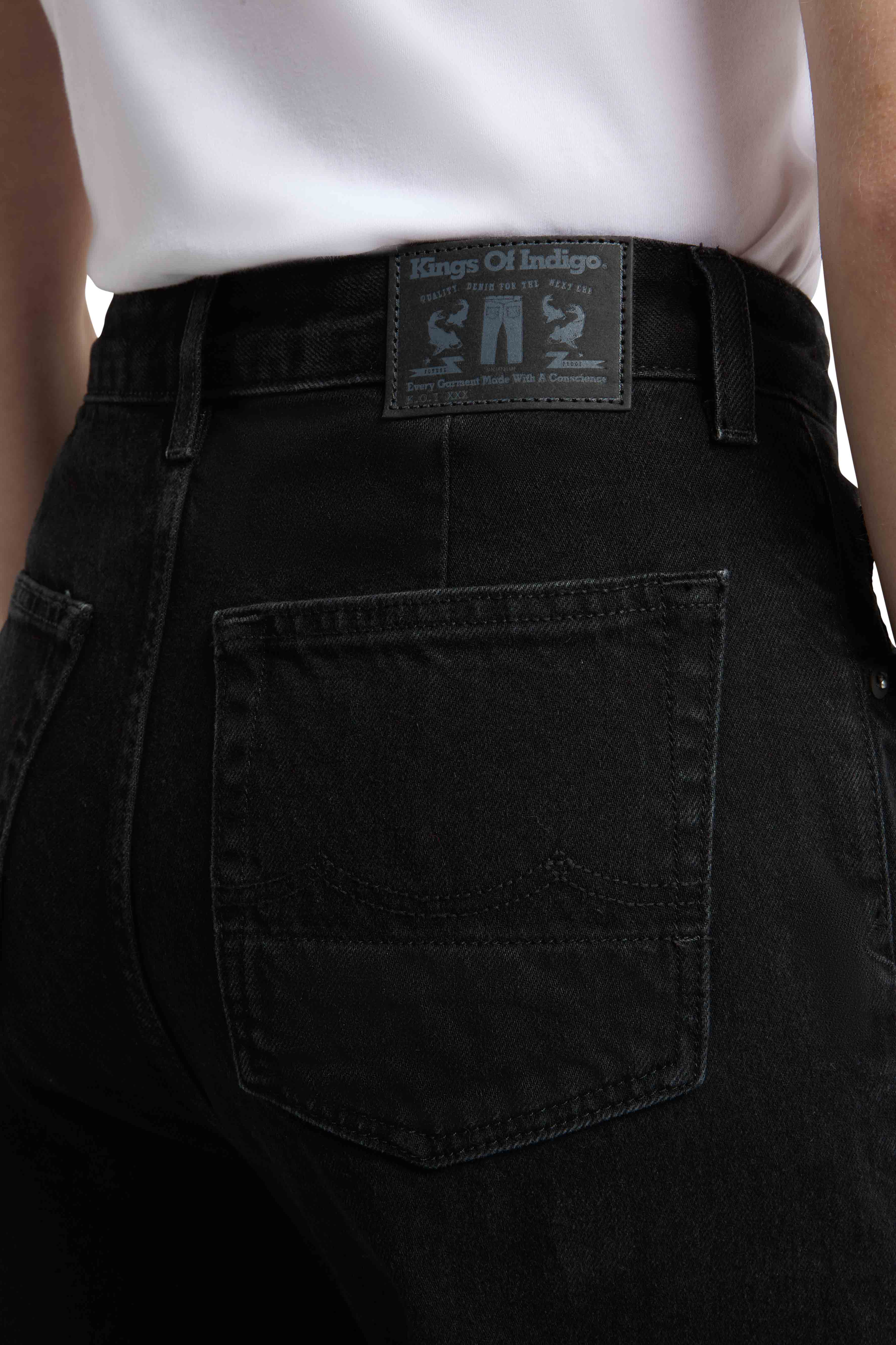 LEILA | HOLO BLACK USED - Kings Of Indigo