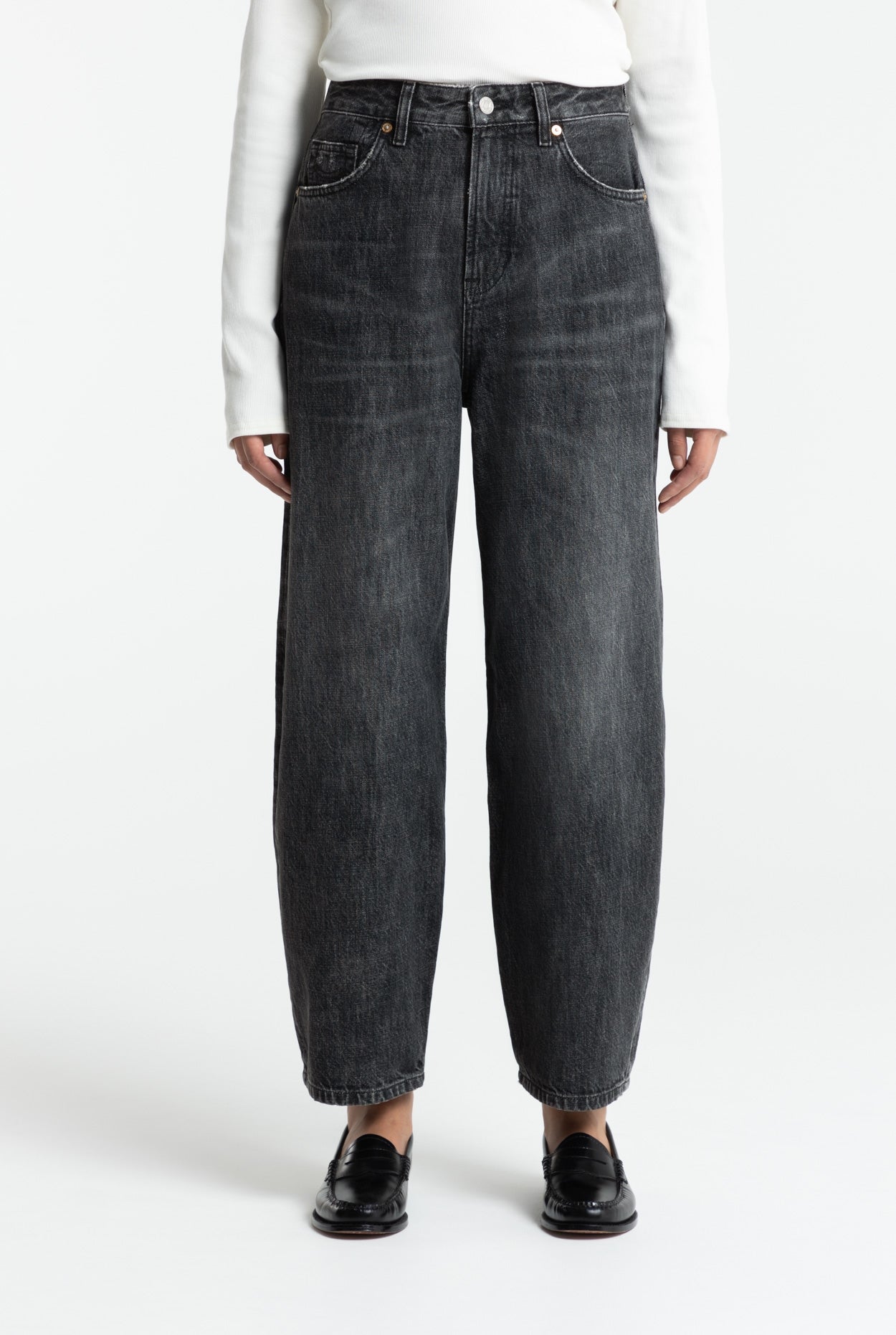LEILA | CEKY BLACK WORN