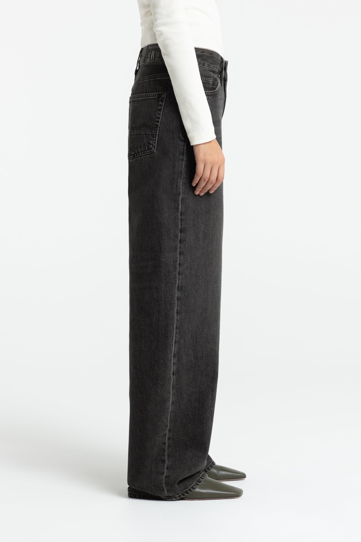 JOAN | VILMA BROWN BLACK WORN