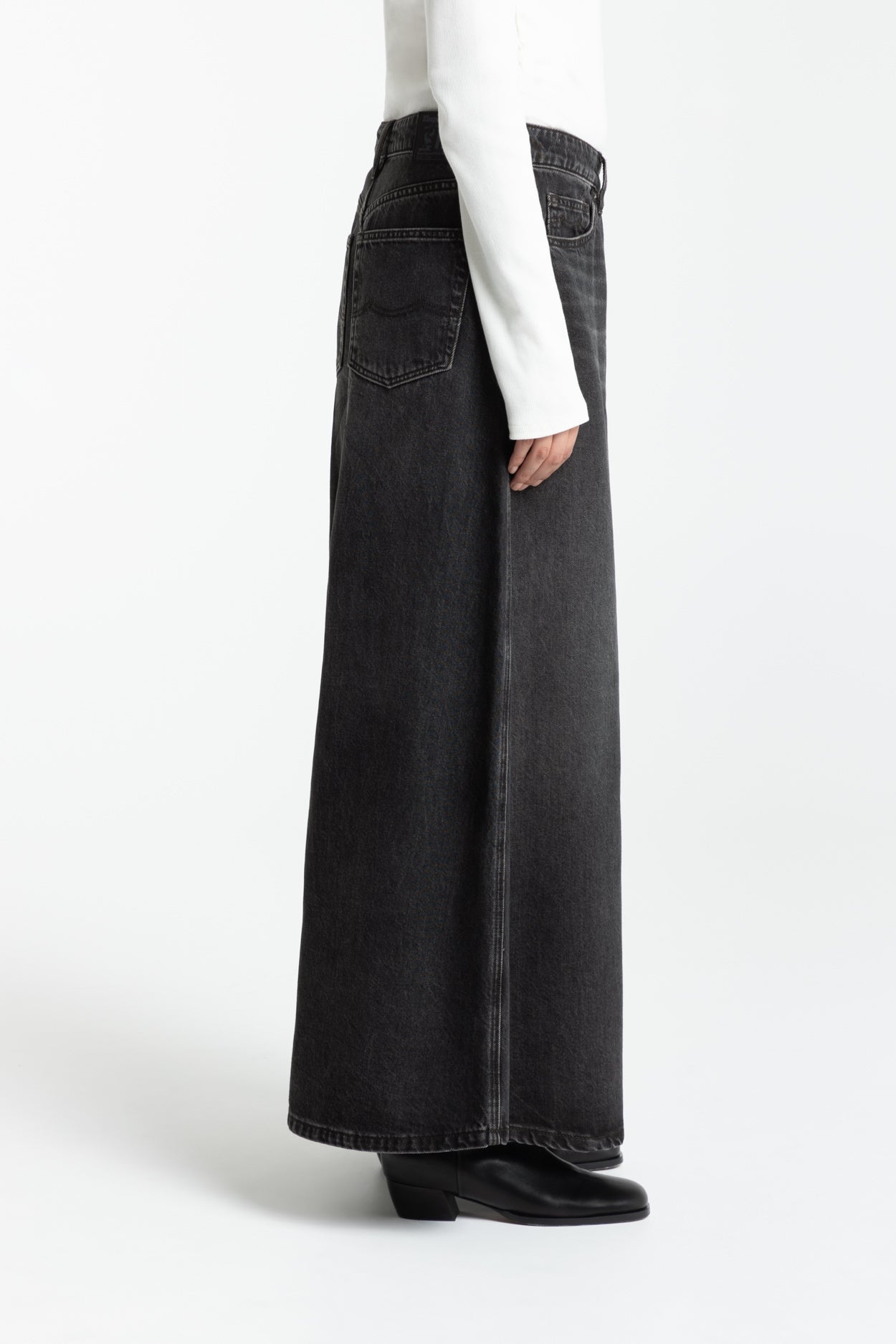 AMIRAH | VILMA BROWN BLACK WORN