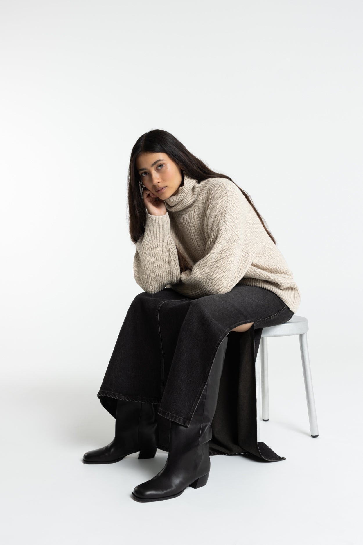 AMIRAH | VILMA BROWN BLACK WORN