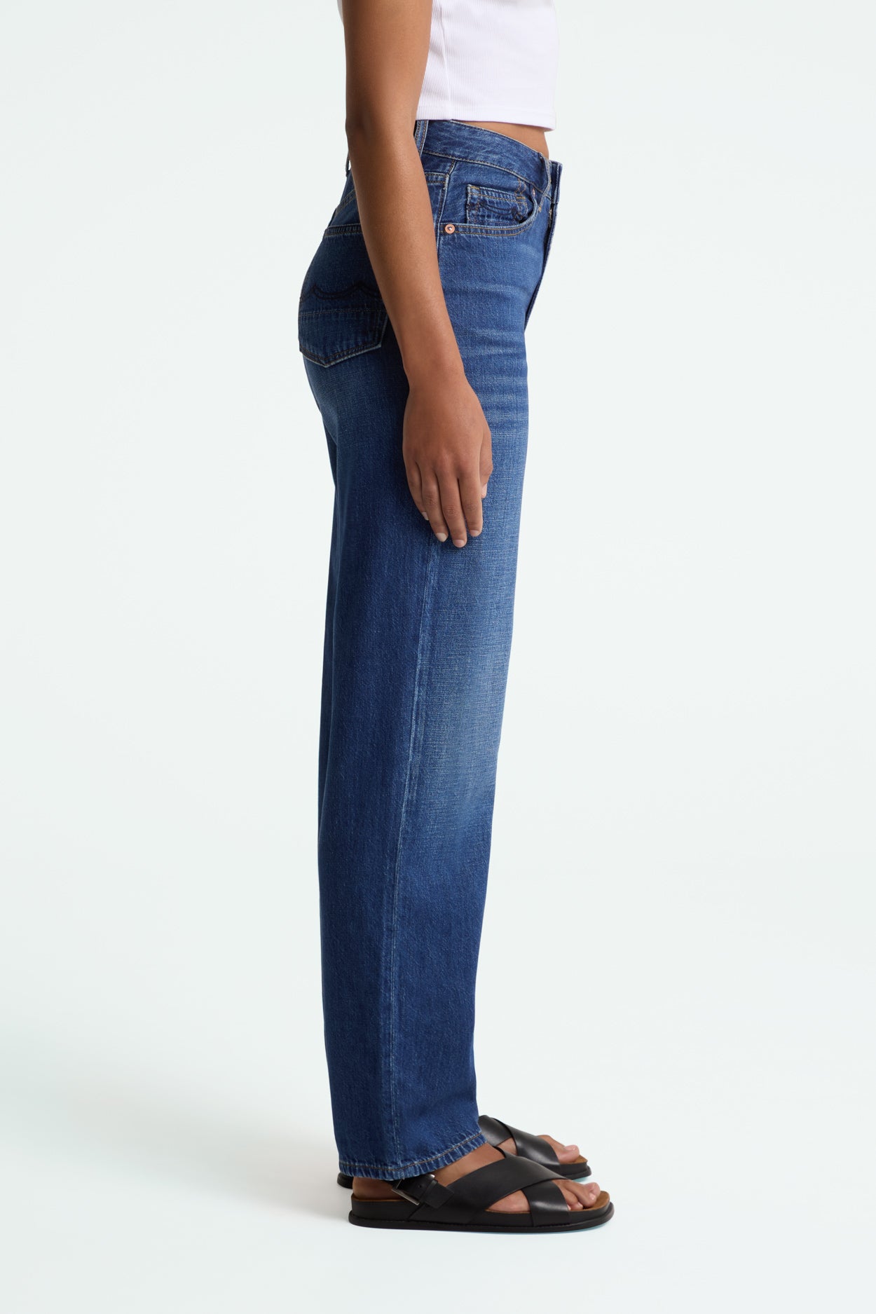 LIORA | HOPCETE ELECTRIC DARK