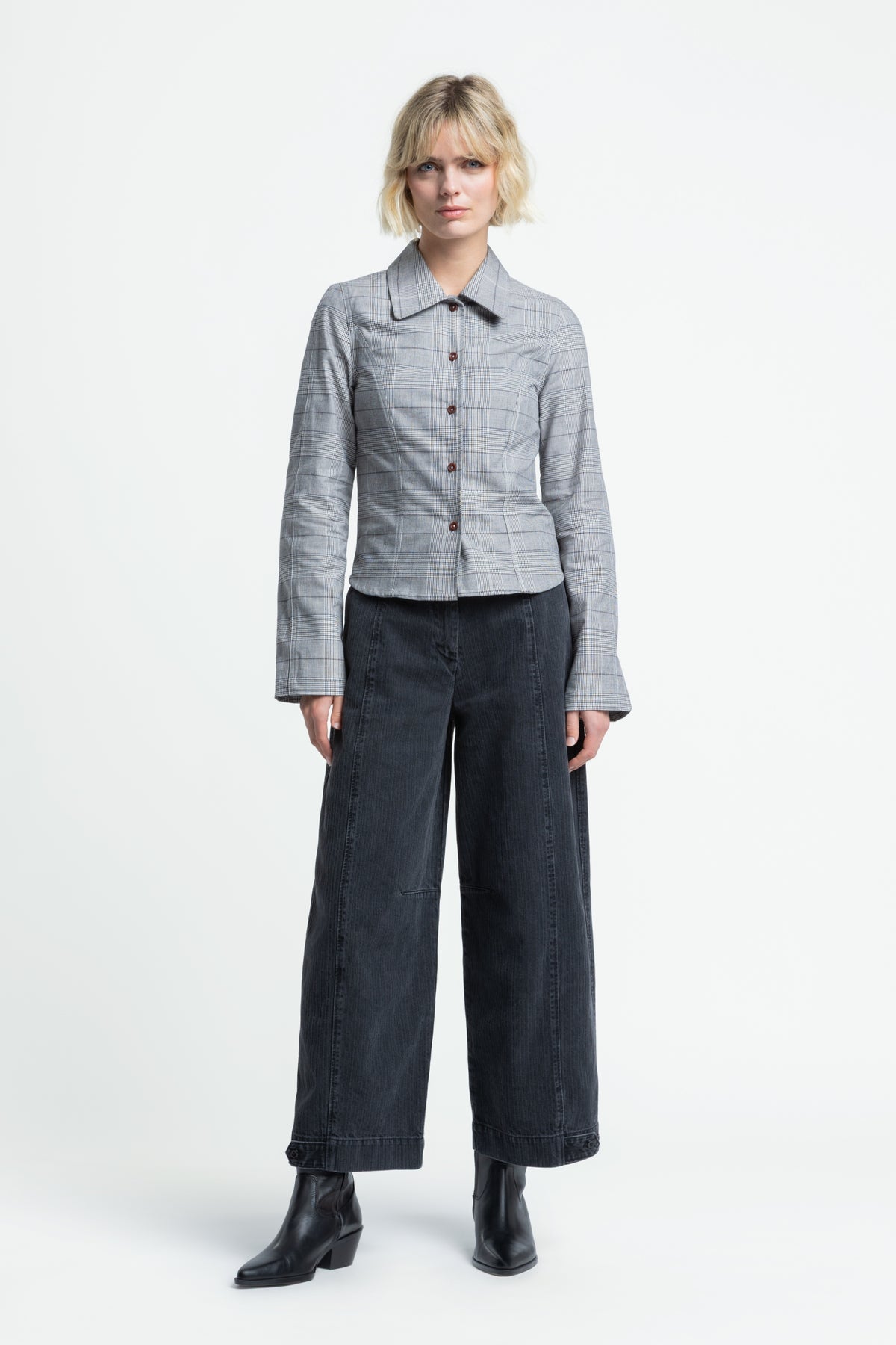 LEETA | STRIPE BLACK WORN