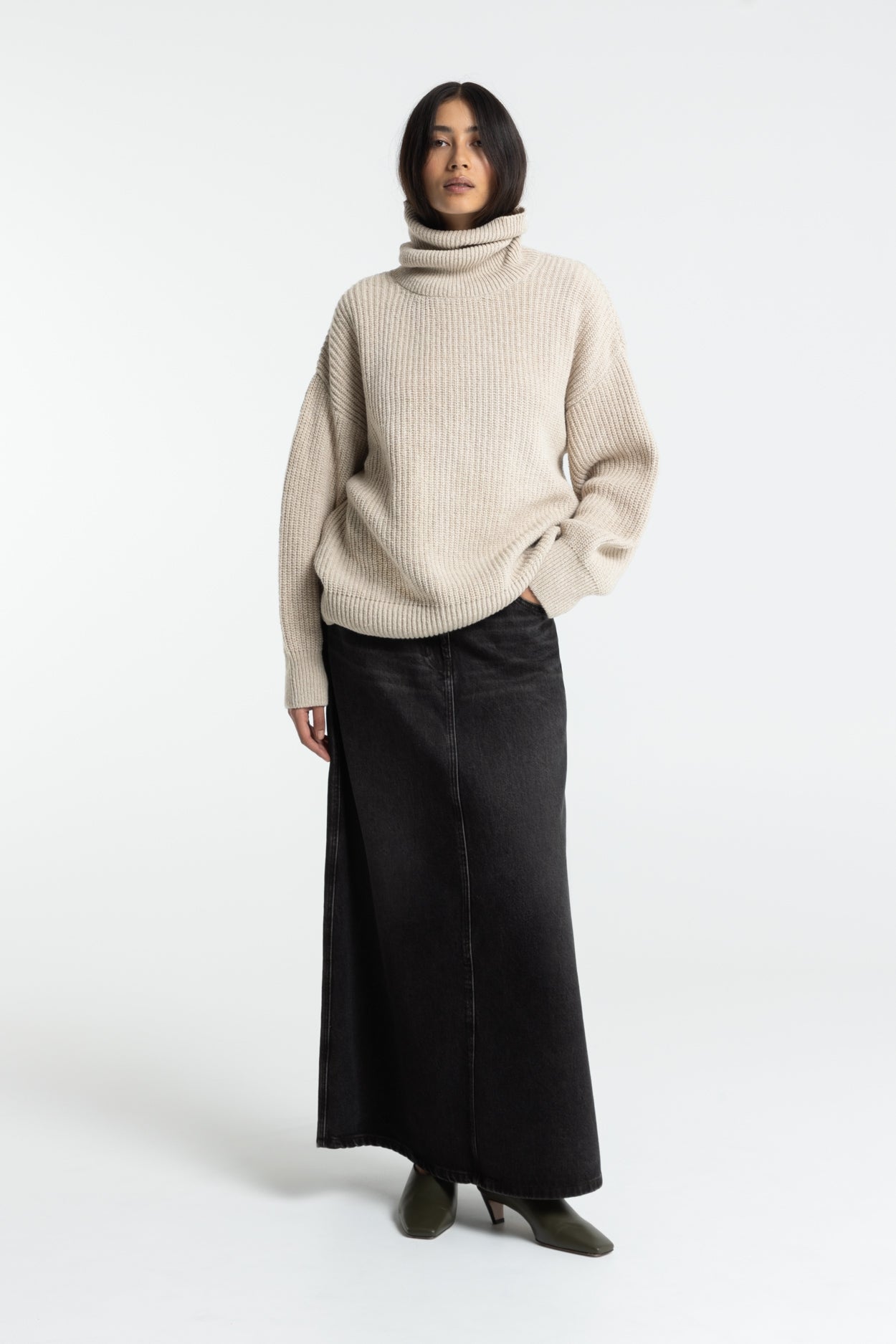 AMIRAH | VILMA BROWN BLACK WORN