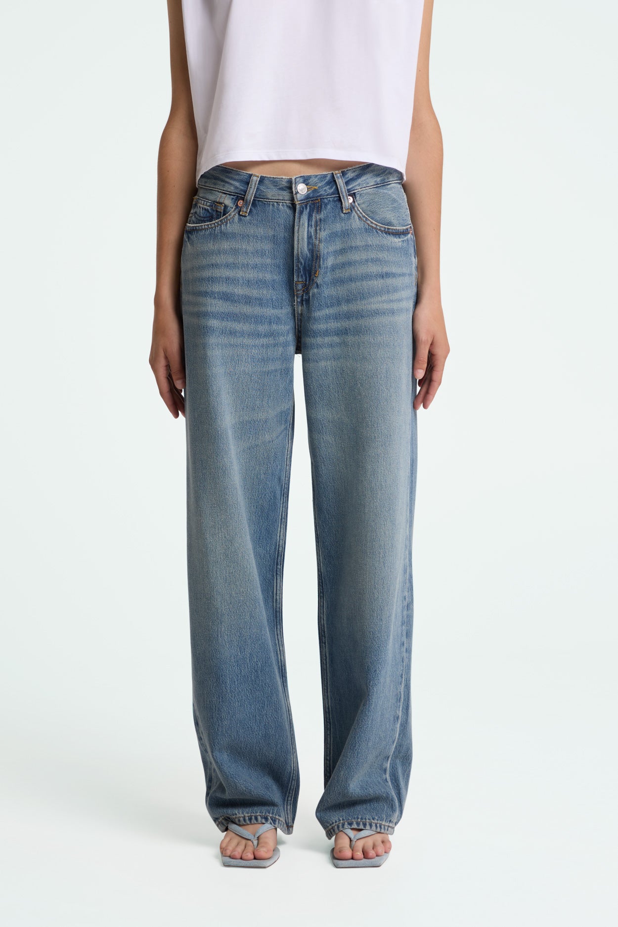 JOAN | LEWISBORO MID TINT