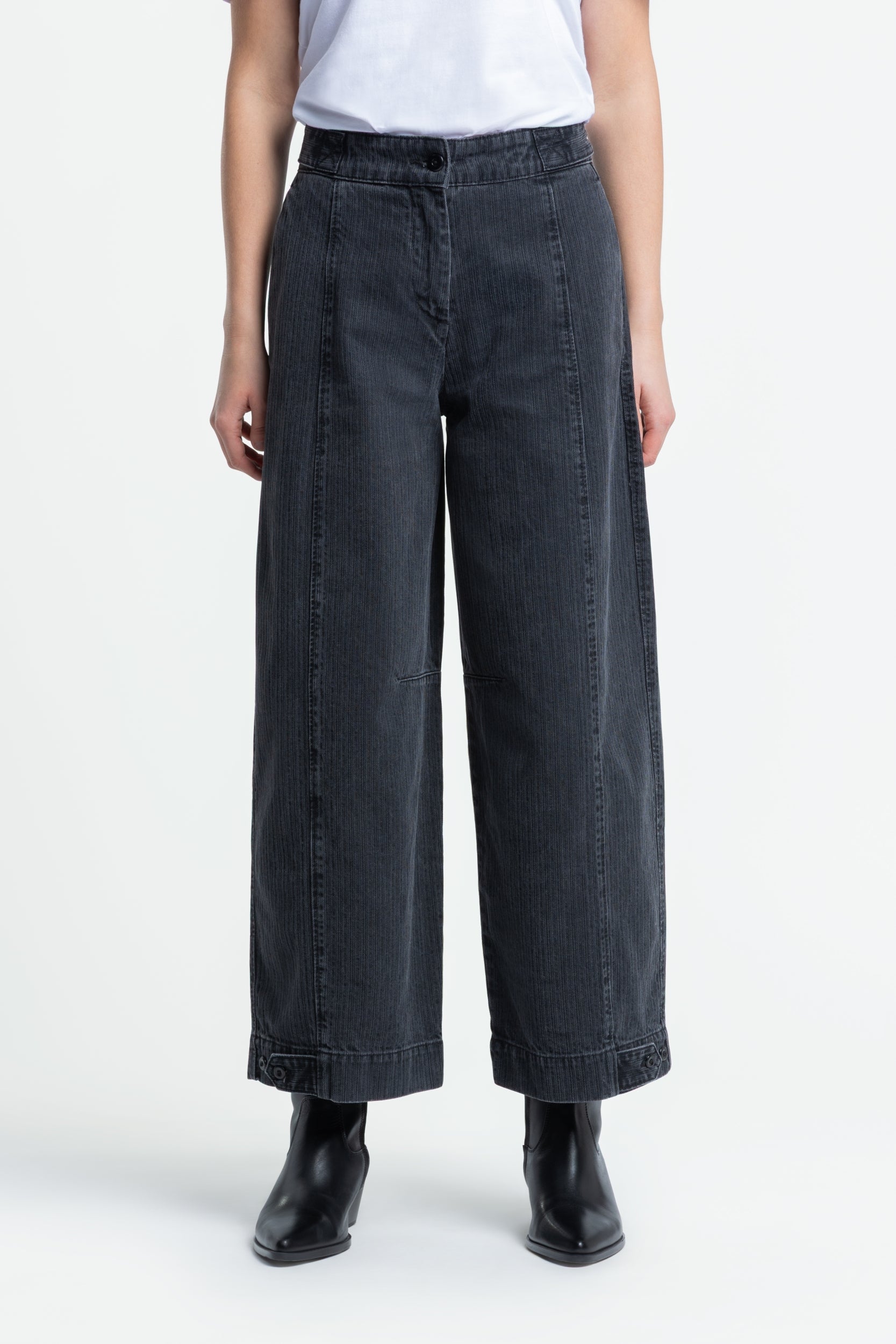 LEETA | STRIPE BLACK WORN