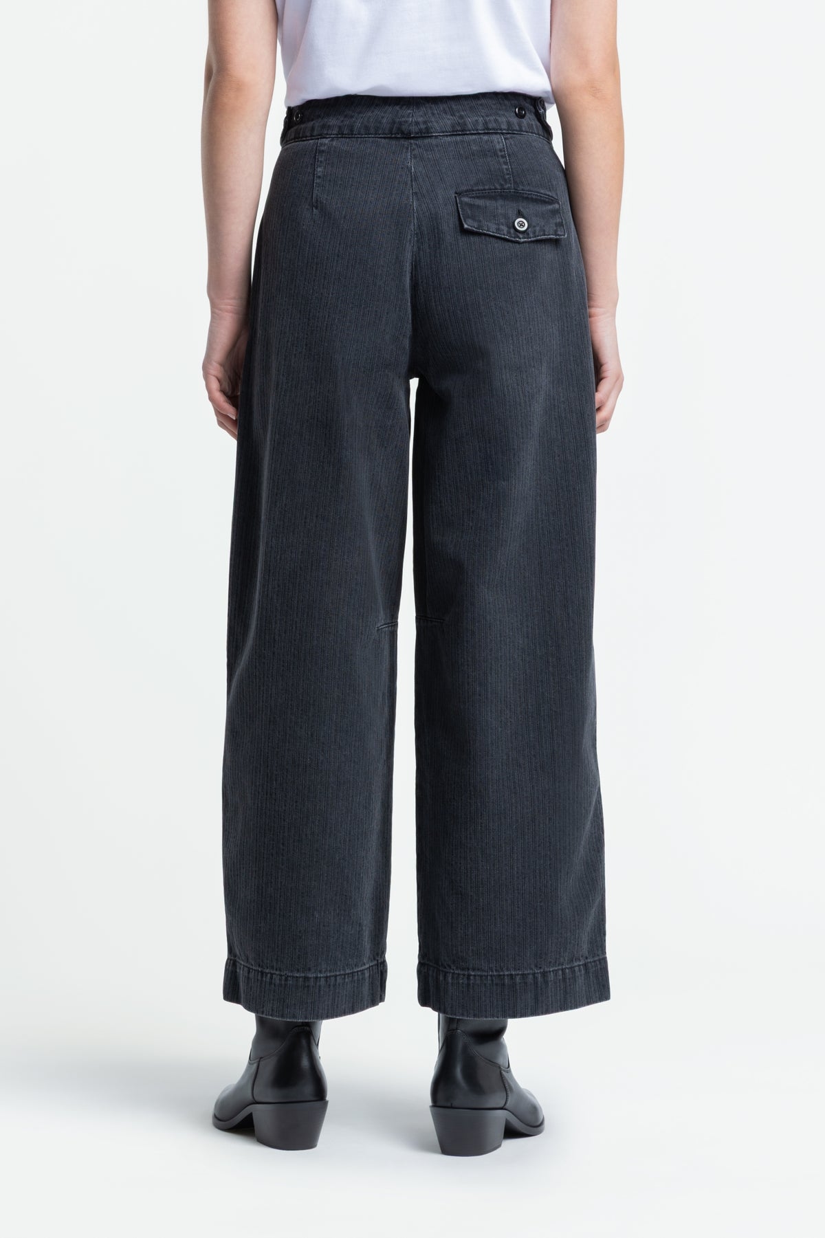 LEETA | STRIPE BLACK WORN