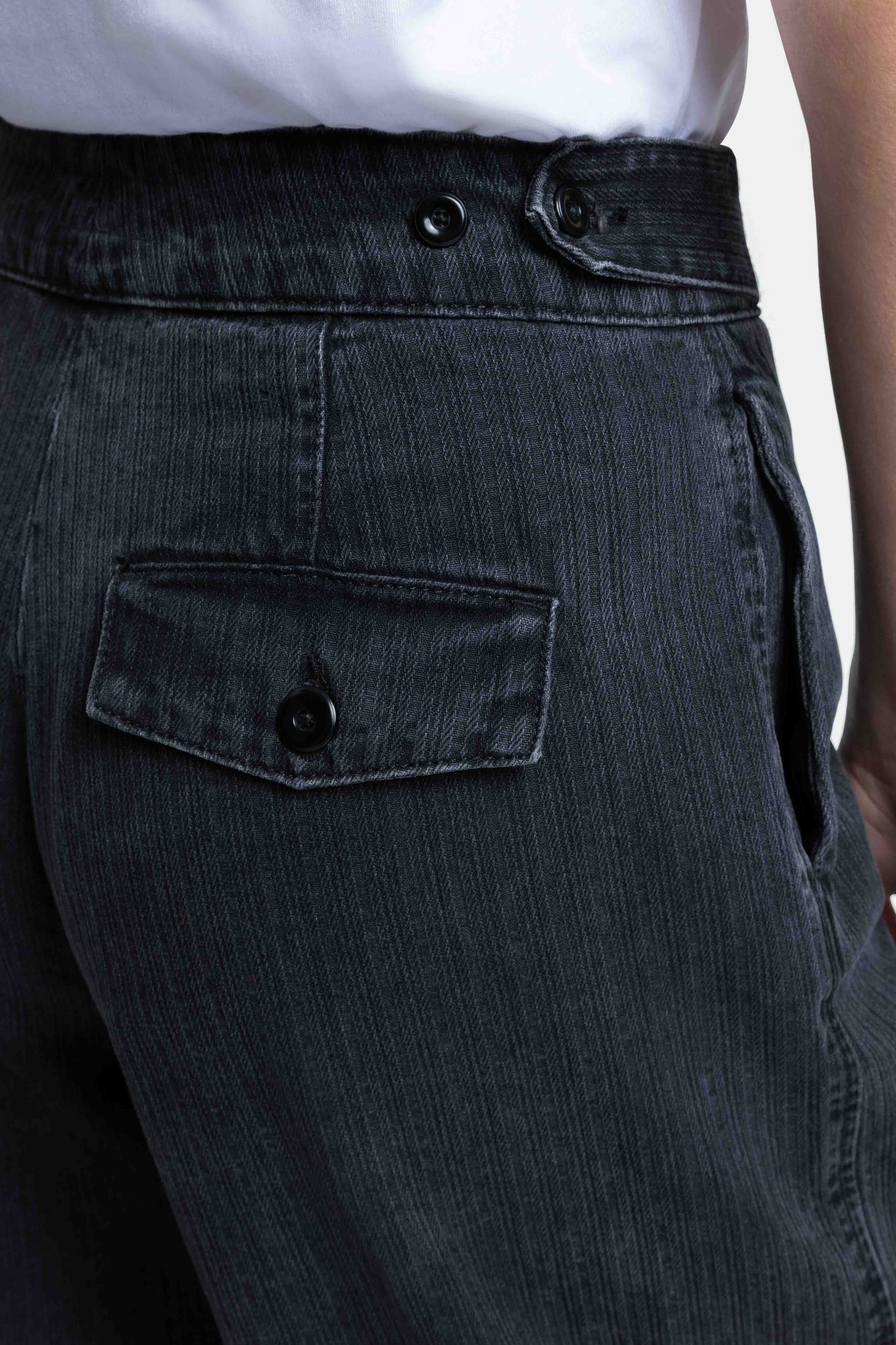 LEETA | STRIPE BLACK WORN