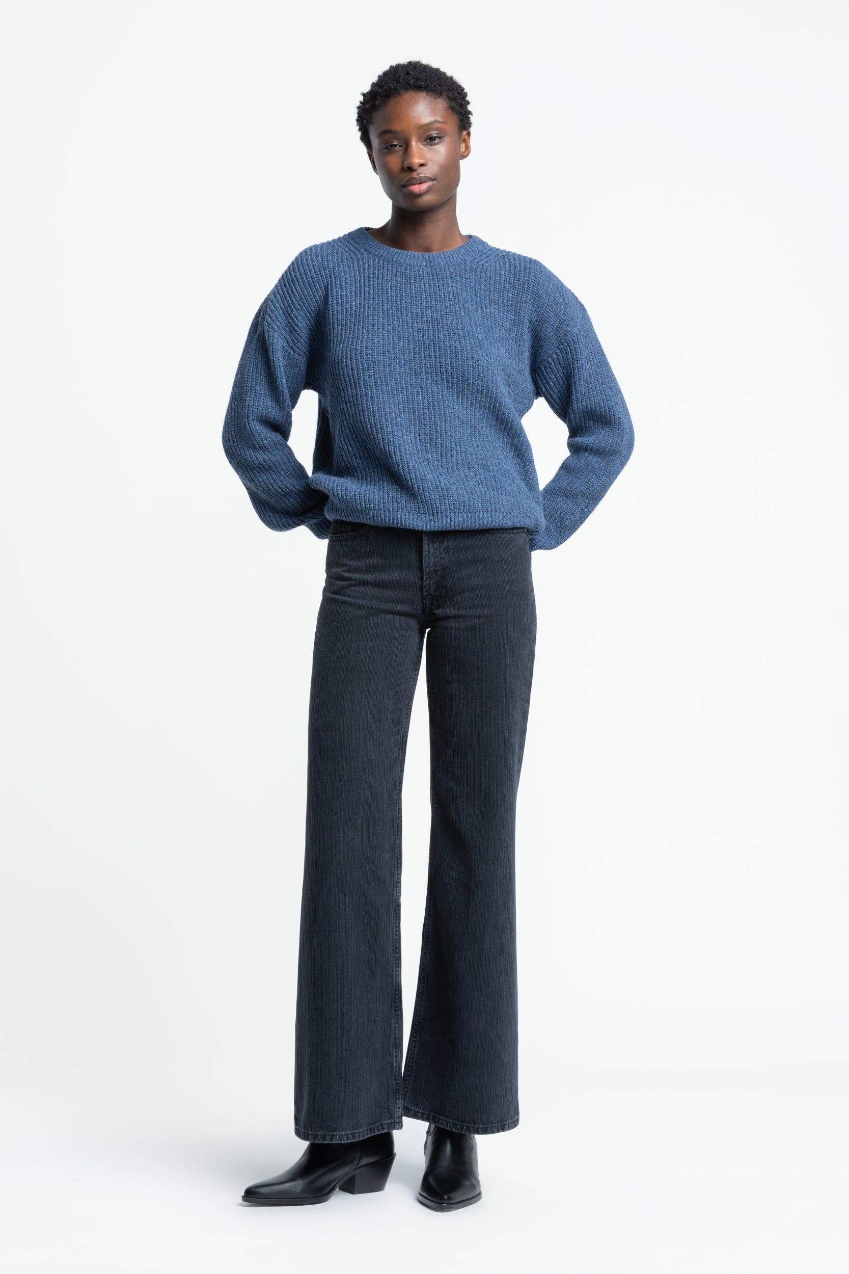 JANE | STRIPE BLACK WORN