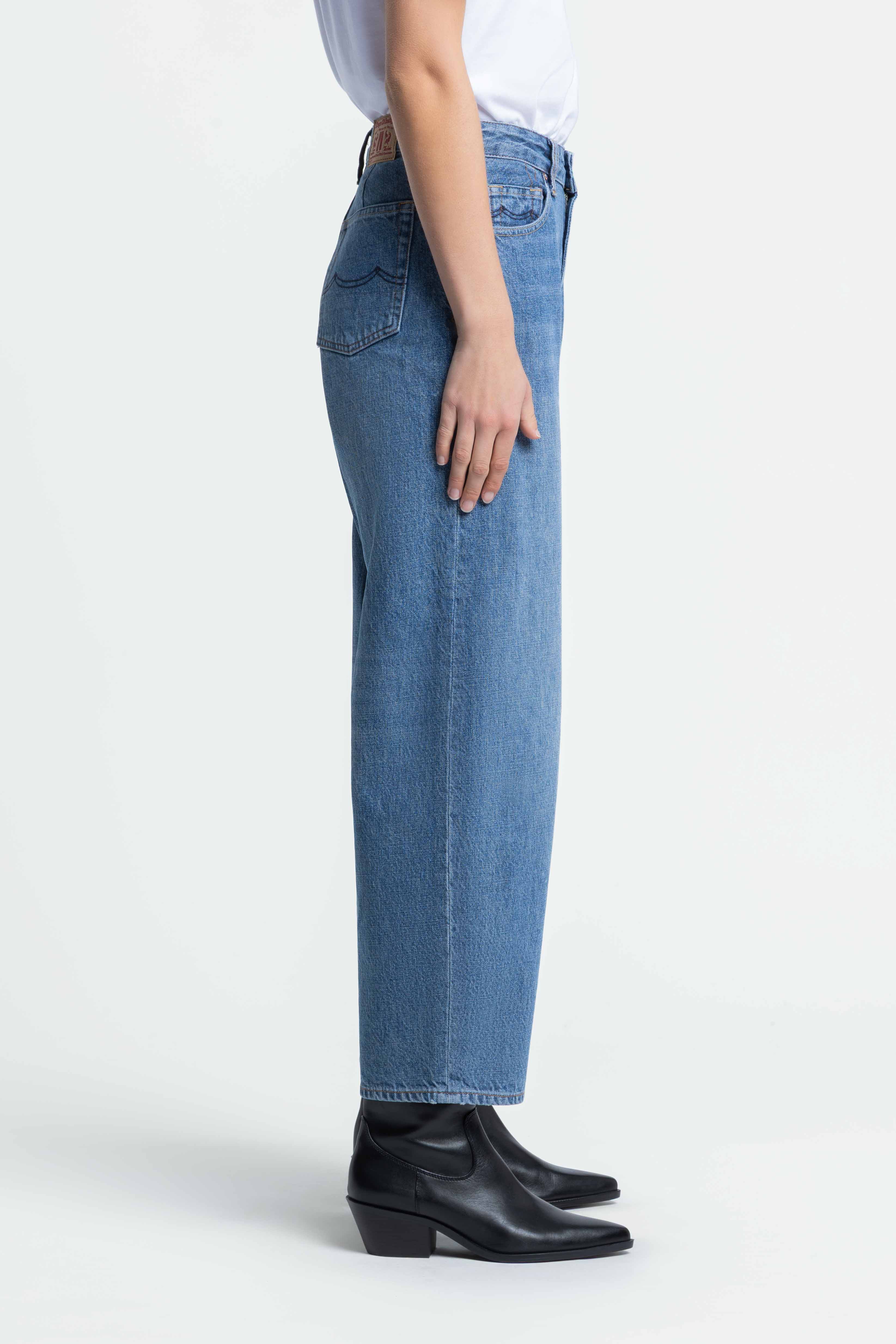 LEILA | CEKY BLUE WORN