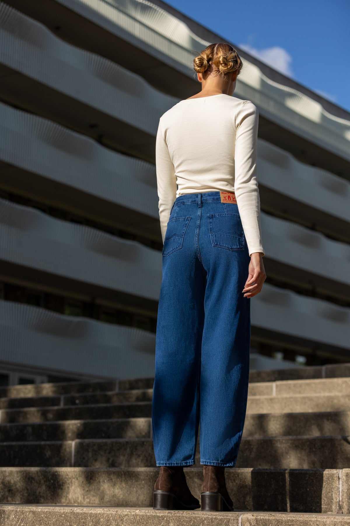 LEILA | ALEX DARK WORN